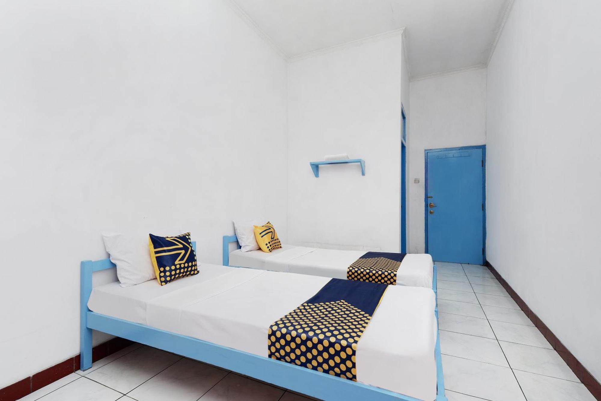 טגאל Spot On 2289 Hotel Saudara מראה חיצוני תמונה
