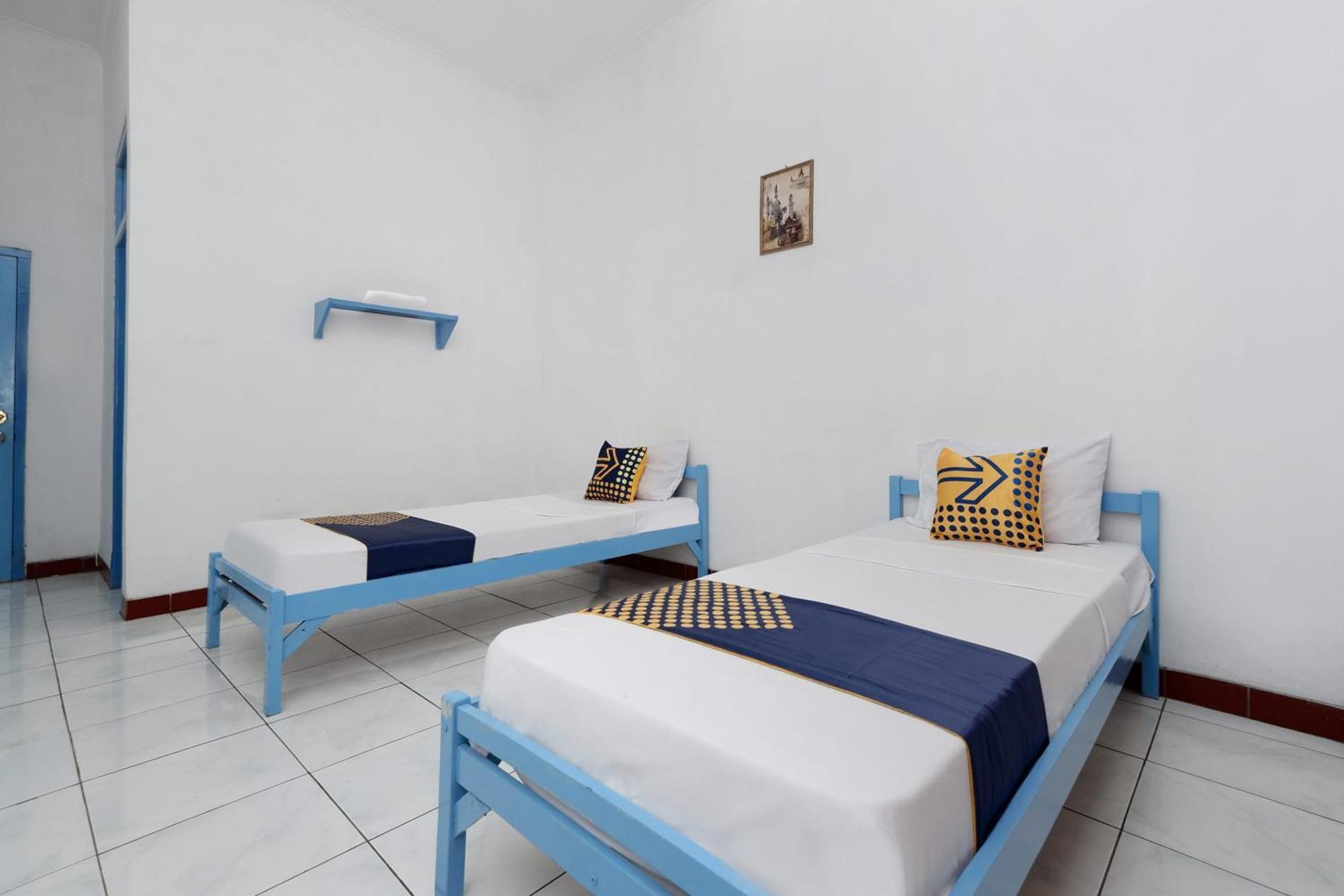 טגאל Spot On 2289 Hotel Saudara מראה חיצוני תמונה